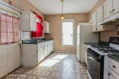 804 Vine St, Joliet, IL 60435-4637