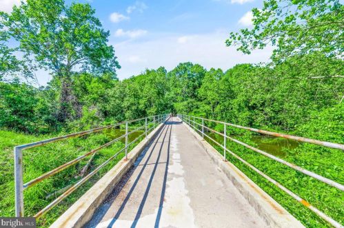 5300 Holmes Run Pkwy, Alexandria VA 22304-2834 exterior