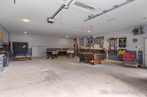 1404 Wolf Lake Rd, Meskegon MI 49442-1948 exterior