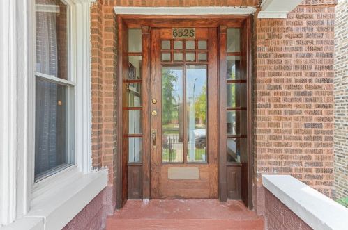 6328 Mozart St, Chicago IL 60659-1521 exterior