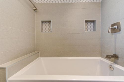 2959 Washtenaw Ave, Chicago IL 60645-3210 exterior