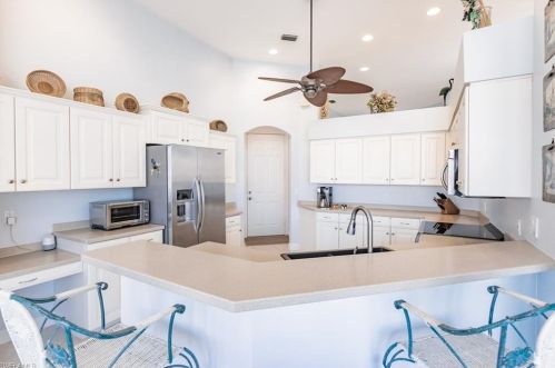 433 Pne Ave, Naples FL 34108-2354 exterior