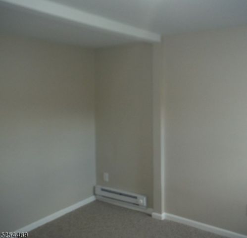 19 Cres Ave, Paterson NJ 07512-2305 exterior