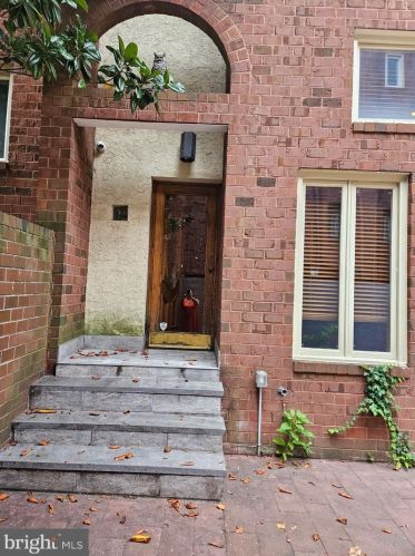 1 Christian St, Philadelphia PA  19147-4345 exterior