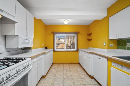 5911 Drake Ave, Chicago IL 60659-2204 exterior