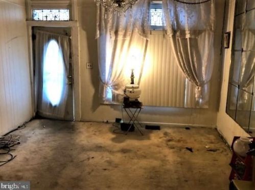 69 27th St, Camden, NJ 08105-1133