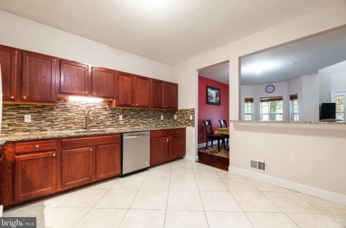 99 Frst Dr, Piscataway NJ 08854-2276 exterior