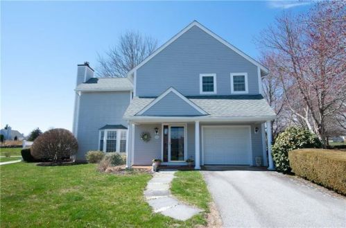 125 Corey Ln, Middletown, RI 02842-5657