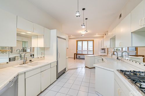 4 Fairhill Rd, Edison NJ 08817-2962 exterior