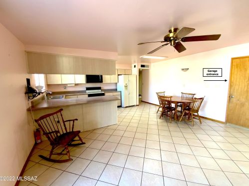 8771 Baker St, Tucson AZ 85710-2617 exterior