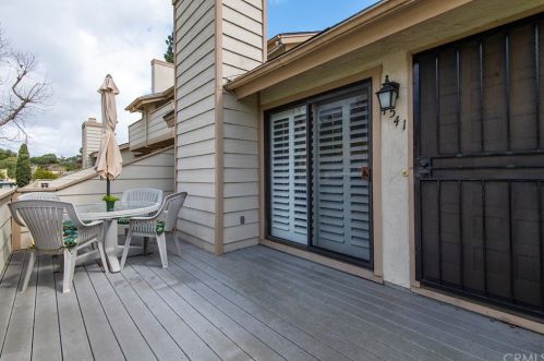 4541 Chateau Dr, San Diego, CA 92117-2945