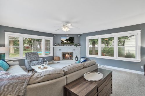 8125 Lk Wood Dr, Kalamazoo MI 49002-4338 exterior