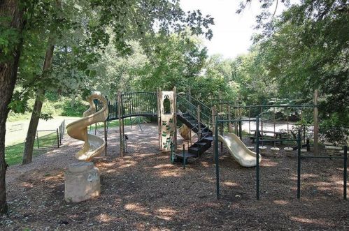 2356 Christophers Walk, Atlanta GA 30327-1110 exterior