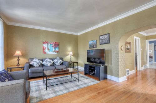 1942 2nd St, Milwaukee WI 53212-3709 exterior