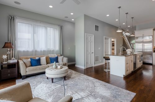 1512 Oakdale Ave, Chicago IL 60657-4011 exterior