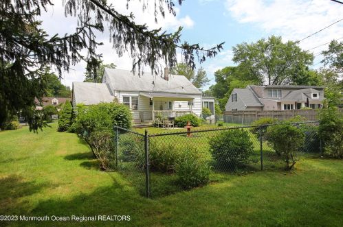 65 Little Silver Pkwy, Little Silver NJ 07739-1118 exterior