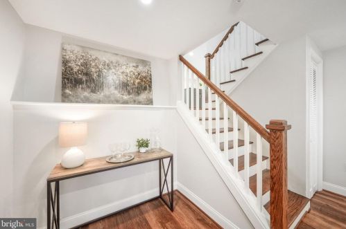 2809 James Dr, Alexandria VA  22303-1338 exterior