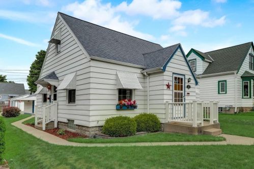 3713 18th St, Milwaukee, WI 53206-2404