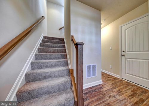 36 Overlook Dr, Hanover PA 17331-7923 exterior