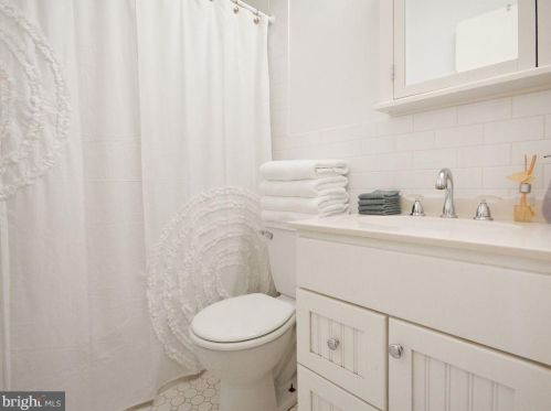 122 Chestnut St, Philadelphia PA 19106-3023 exterior