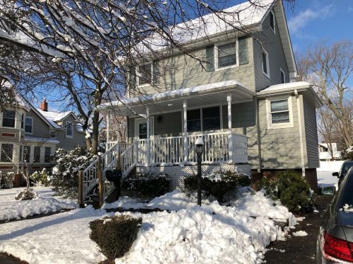 51 James St, Babylon, NY 11702-2807