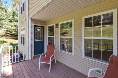 1006 Robin Ct, Green Brook NJ 08812-1737 exterior