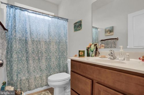 296 Friendly Dr, Hanover PA 17331 exterior