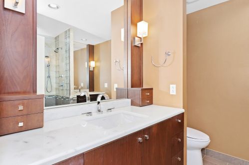 2246 Lakewood Ave, Chicago IL 60614-3629 exterior