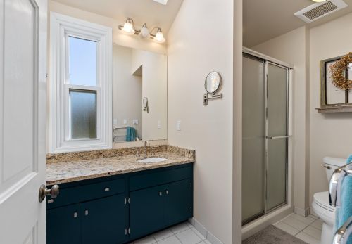 6924 Yates Rd, Milwaukee WI 53217-3948 exterior