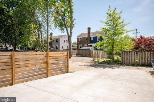 21 Clifford Ave, Alexandria VA  22305-2702 exterior