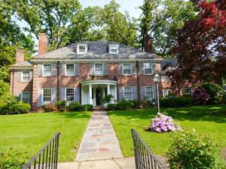 205 Colony Rd, Springfield MA  01106-1255 exterior