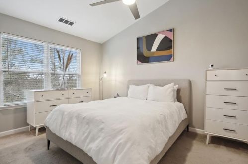 1085 Liberty Pkwy, Atlanta GA  30318-9394 exterior