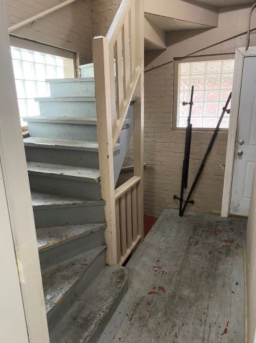 8401 Oglesby Ave, Chicago IL 60617-5628 exterior