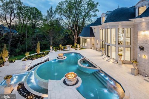 6431 Georgetown Pike, Mc Lean VA 22101-2212 exterior