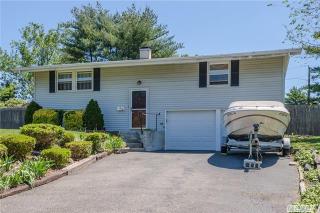 47 Scotchpine Dr, Hauppauge, NY 11749-1604