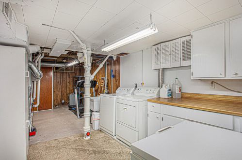 1000 Oaklawn St, Grand Rapids MI 49505-3748 exterior