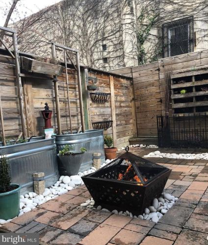 2443 Coral St, Philadelphia PA 19125-1625 exterior