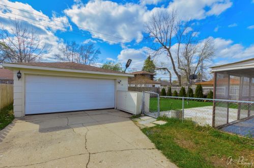 2220 Jackson St, Waukegan IL 60085-7354 exterior