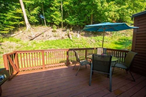 231 Hillendale Rd, Pittsburgh PA 15237-1803 exterior