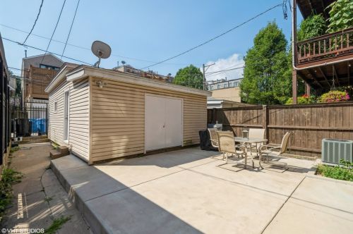 1333 Roscoe St, Chicago IL 60657-6782 exterior