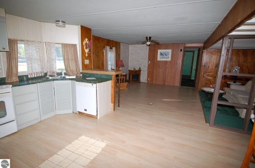 581 Crapo St, Moorestown, MI 49651-8623