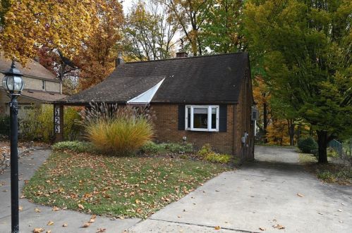 525 Penn Vista Dr, Pittsburgh PA  15235-4242 exterior