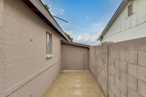 1123 El Camino Dr, Phoenix AZ 85051-4628 exterior