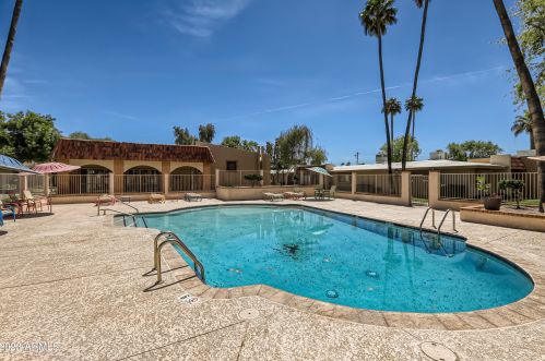 1320 Bethany Home Rd, Phoenix AZ  85014-2048 exterior