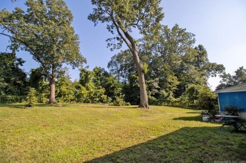 3 Coolidge Dr, Enfield CT 06082-5309 exterior