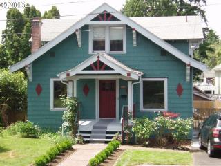 8825 30 St, Portland OR  97202-3631 exterior