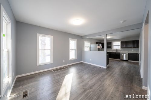 1921 Douglas Ave, Kalamazoo MI 49007-1638 exterior