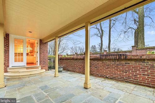 6640 Madison Mclean Dr, Mc Lean VA  22101-2901 exterior