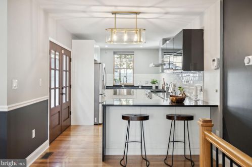 1627 Carpenter St, Philadelphia PA  19146-2005 exterior