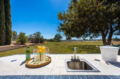 8079 Golden Star Ave, Riverside CA 92506-5710 exterior